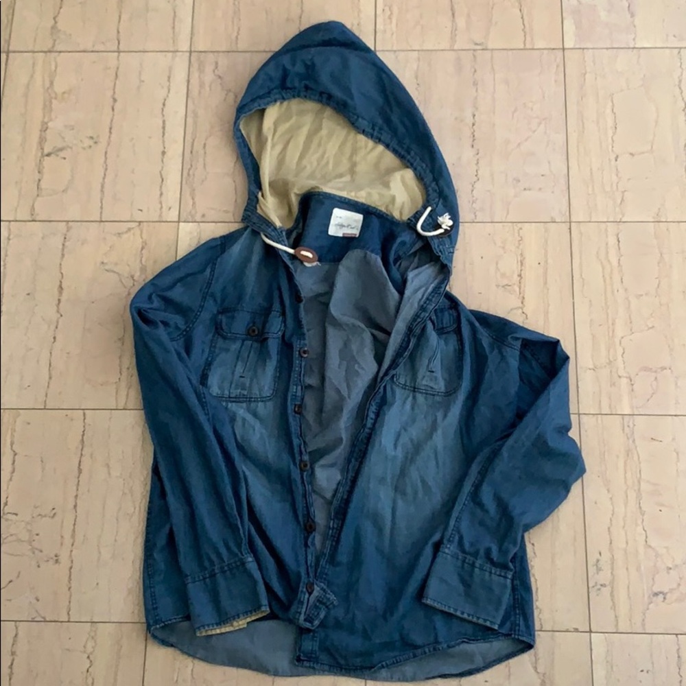 Men’s jean jacket with a hood!